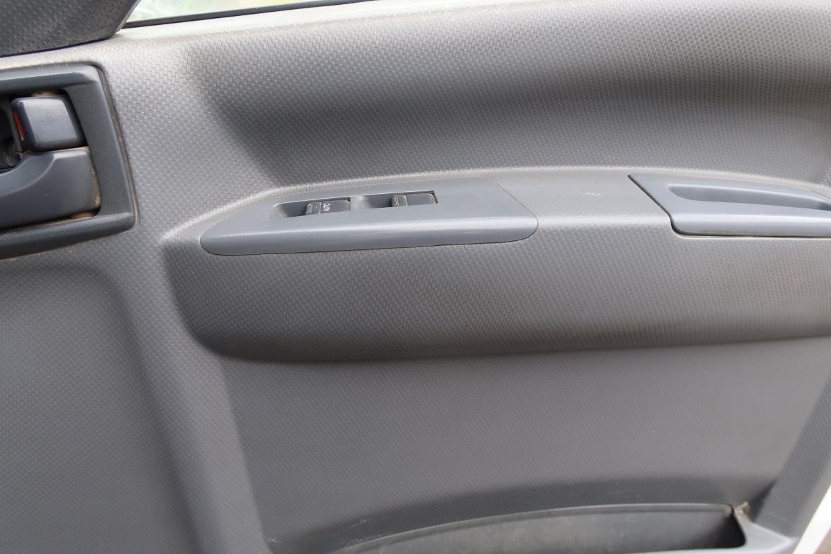 フォワード ベッド付 新明和製アームロール|中古トラックの販売・買取・査定のアイナビ