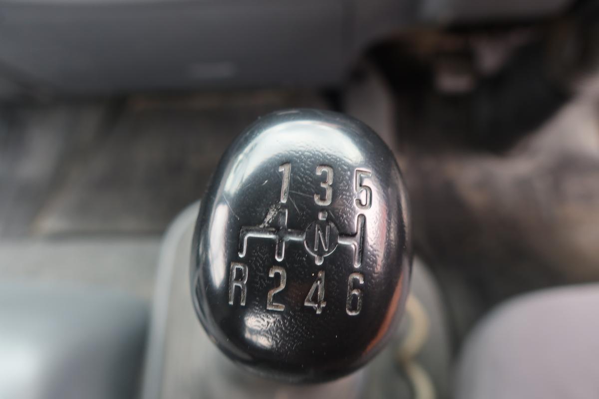 フォワード ベッド付 新明和製アームロール|中古トラックの販売・買取・査定のアイナビ