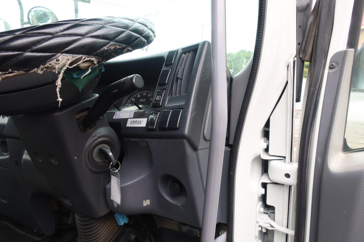 フォワード ベッド付 新明和製アームロール|中古トラックの販売・買取・査定のアイナビ