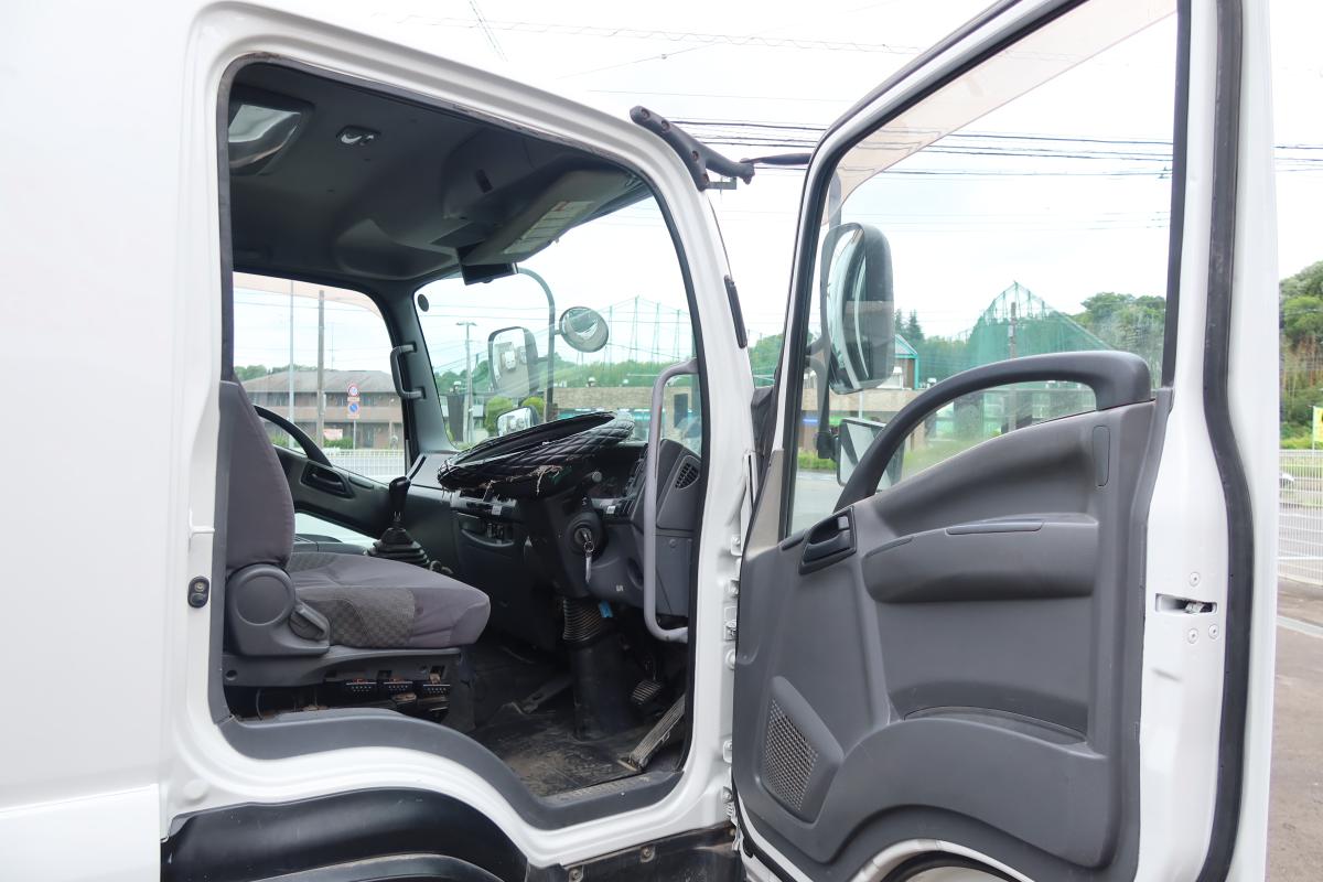 フォワード ベッド付 新明和製アームロール|中古トラックの販売・買取・査定のアイナビ