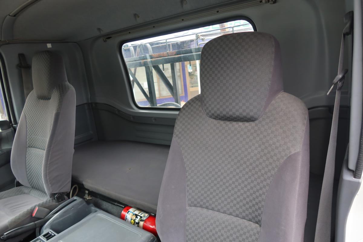 フォワード ベッド付 新明和製アームロール|中古トラックの販売・買取・査定のアイナビ