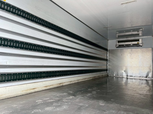 -30℃低温設定★後輪エアサス★6400×フルワイド★240馬力|中古トラックの販売・買取・査定のアイナビ