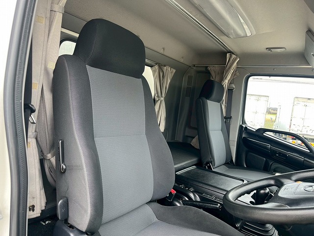 -30℃低温設定★後輪エアサス★6400×フルワイド★240馬力|中古トラックの販売・買取・査定のアイナビ