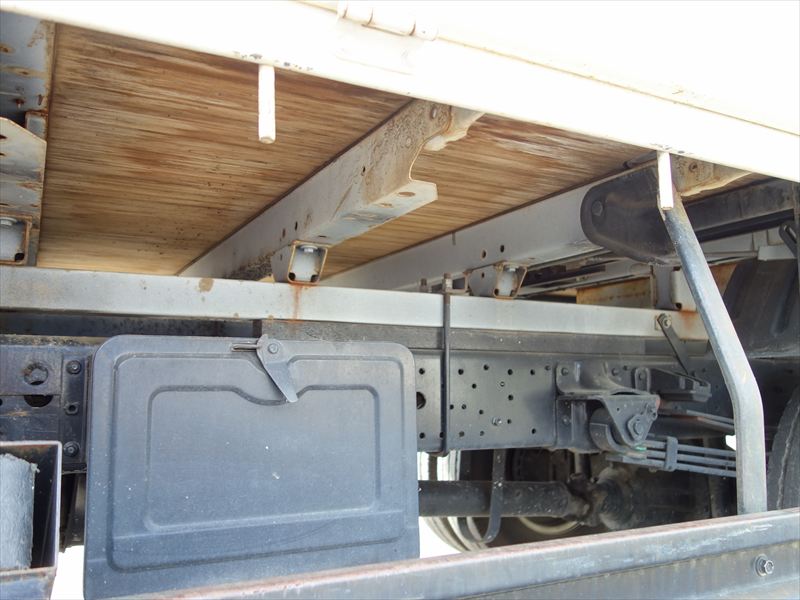 4段ラジコン 標準ロング 3t AT|中古トラックの販売・買取・査定のアイナビ