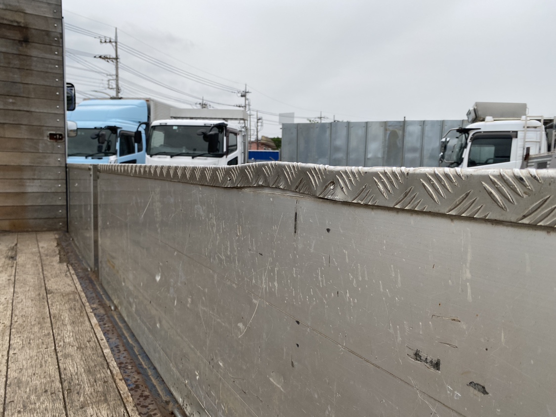 H28年式、プロフィア、アルミブロック、車検付|中古トラックの販売・買取・査定のアイナビ