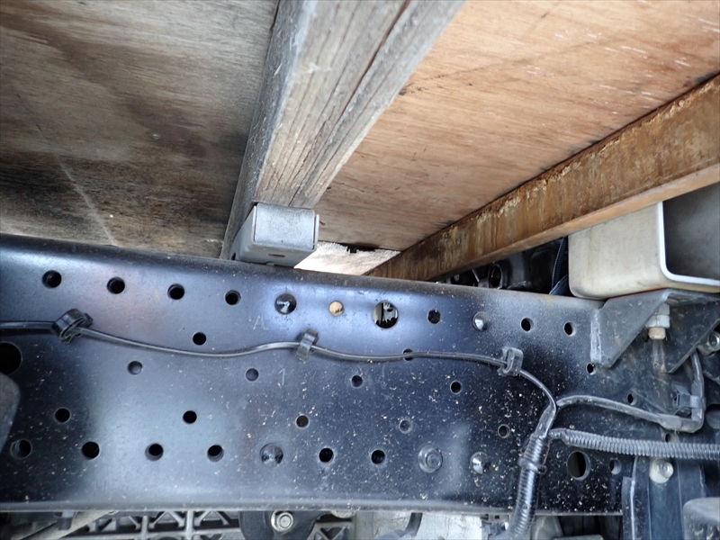 【351251】いすゞ エルフ 木製平ボディ垂直P/G付|中古トラックの販売・買取・査定のアイナビ