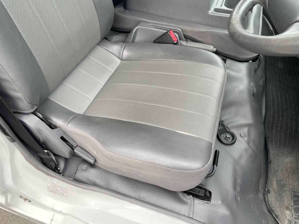 H27ボンゴバン 1t 2人乗り|中古トラックの販売・買取・査定のアイナビ