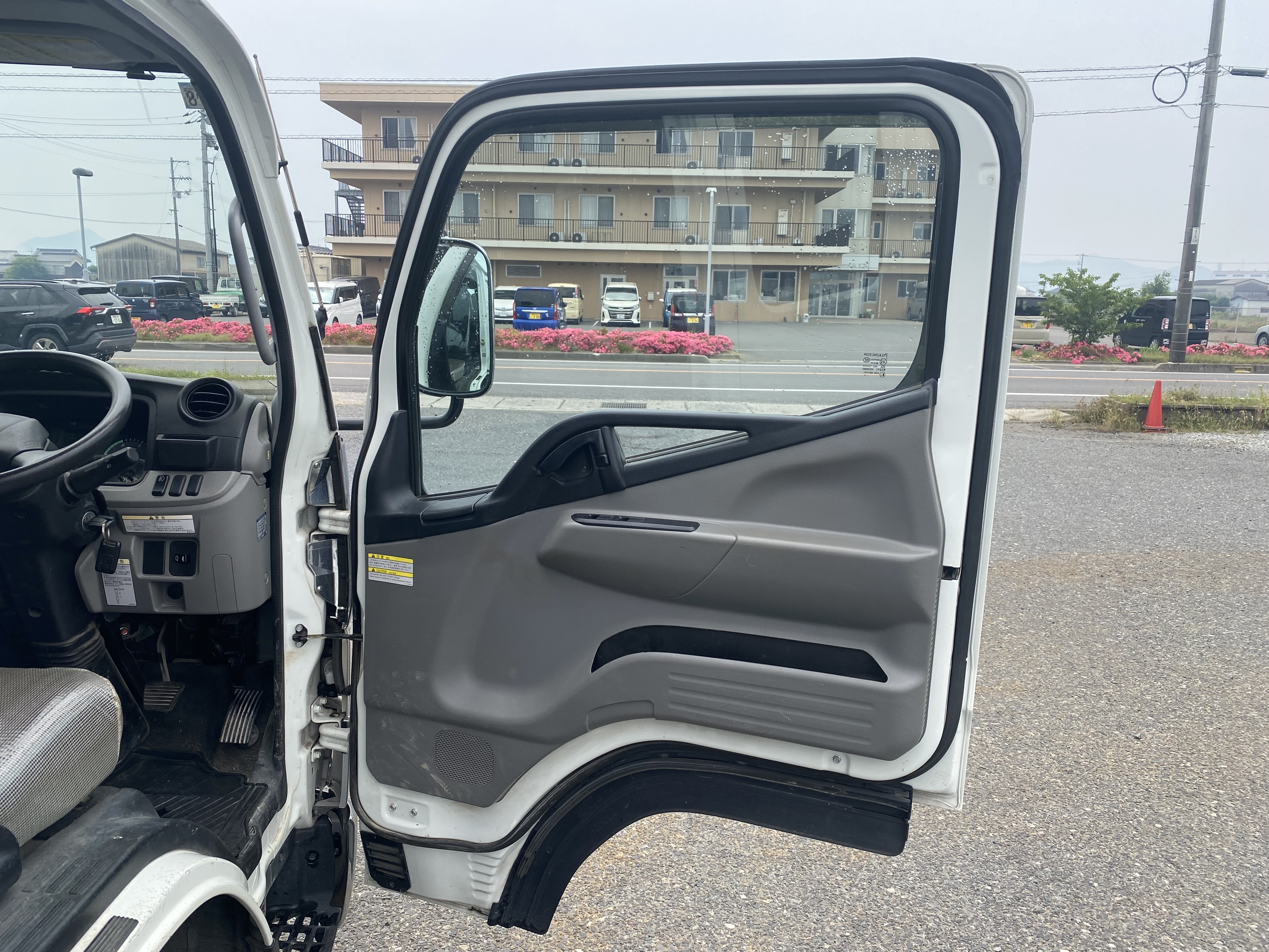 キャンター|中古トラックの販売・買取・査定のアイナビ