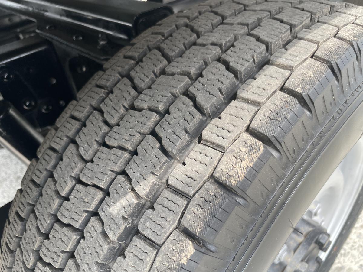 H29アトラス 1.4t 平ボディ 4WD|中古トラックの販売・買取・査定のアイナビ