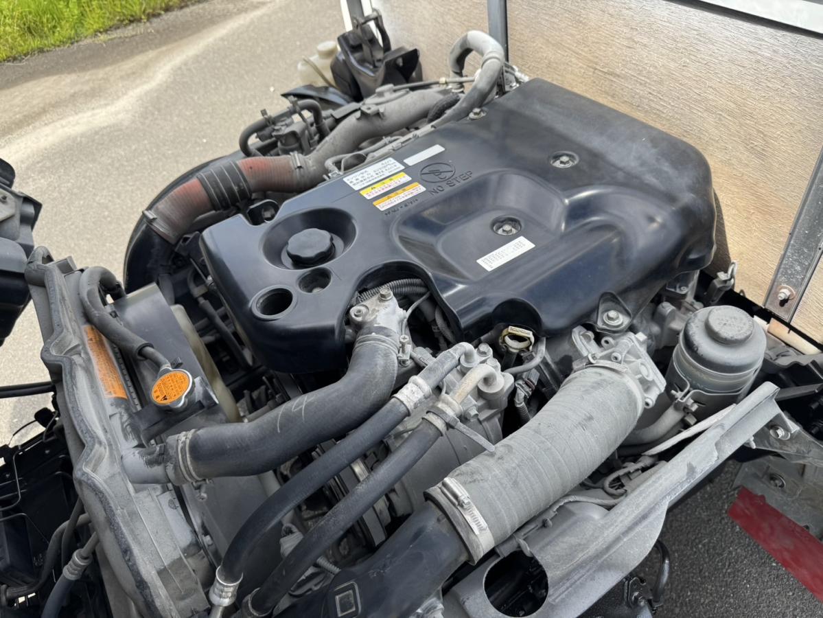 平成26年タイタン平ボディー4ナンバー準中型免許可|中古トラックの販売・買取・査定のアイナビ