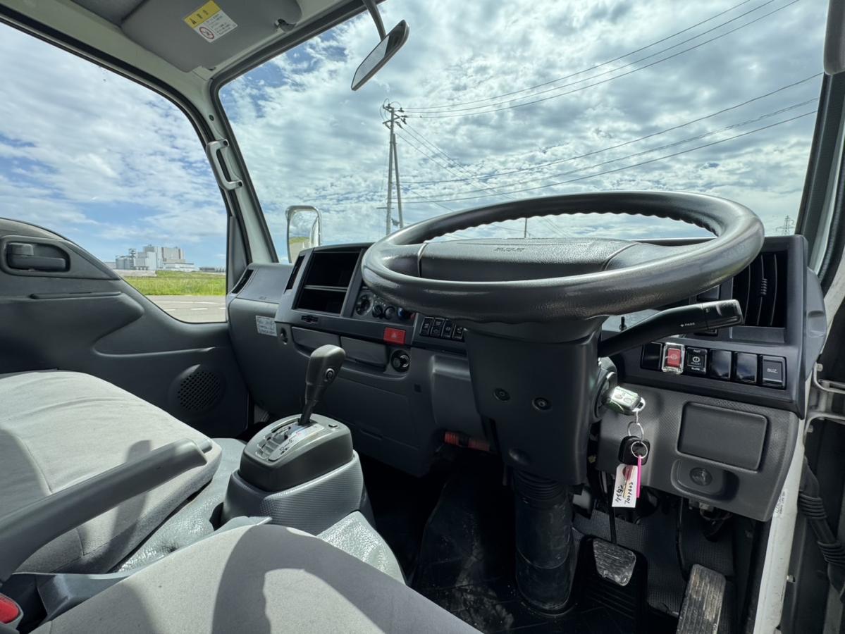 平成26年タイタン平ボディー4ナンバー準中型免許可|中古トラックの販売・買取・査定のアイナビ