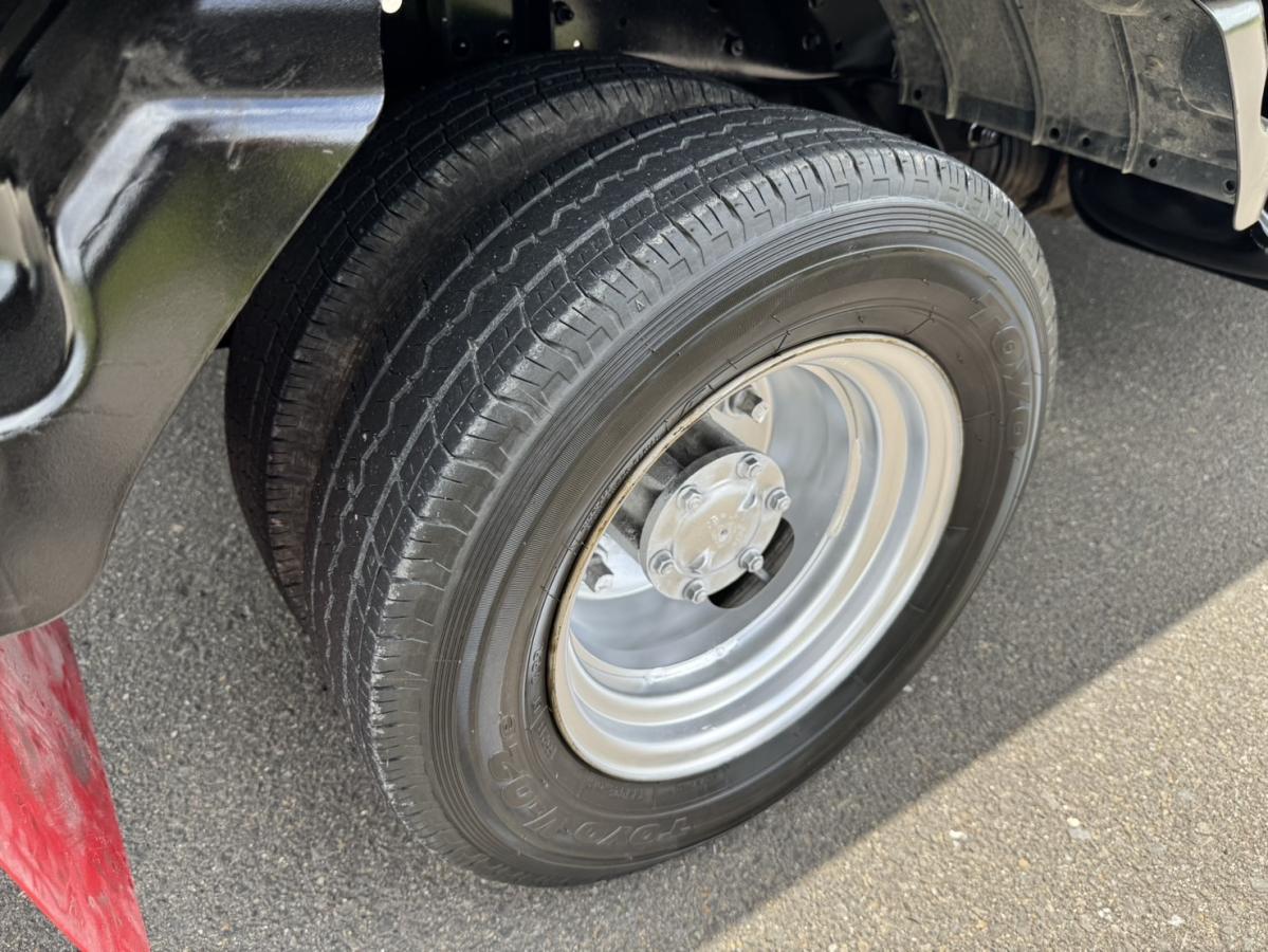 平成26年タイタン平ボディー4ナンバー準中型免許可|中古トラックの販売・買取・査定のアイナビ