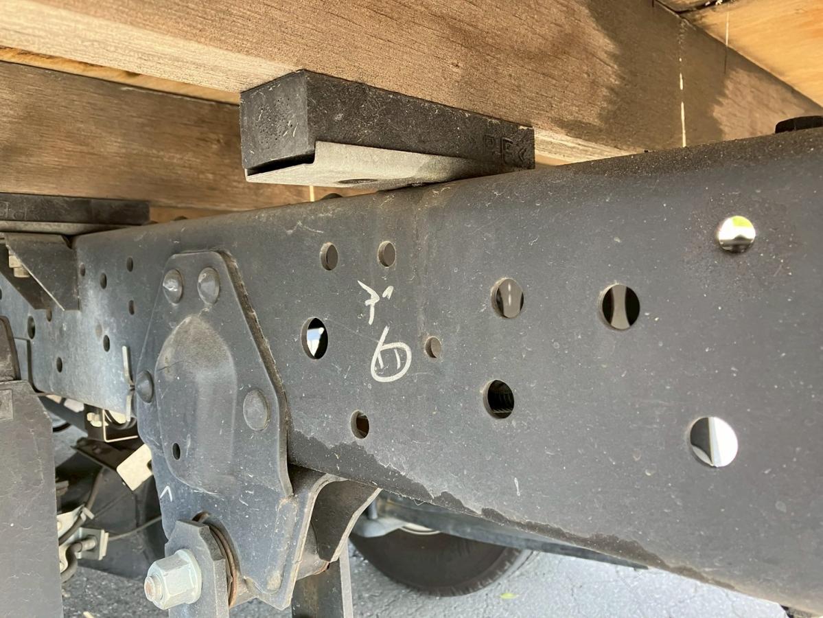 ☆年式/R2 標準/10尺 2t AT ナビ付き|中古トラックの販売・買取・査定のアイナビ