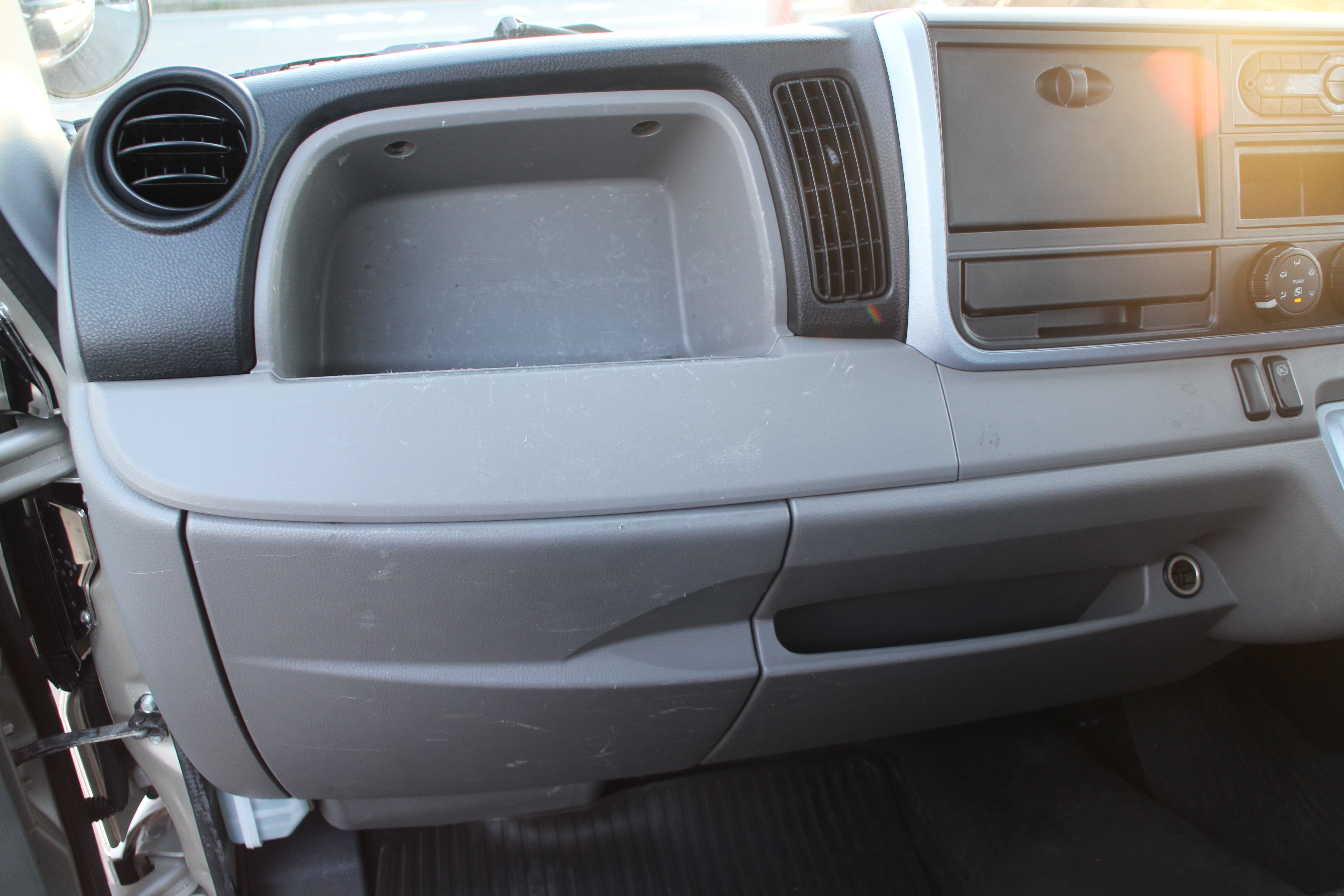 キャンター　２トン　平ボディー　250616　|中古トラックの販売・買取・査定のアイナビ