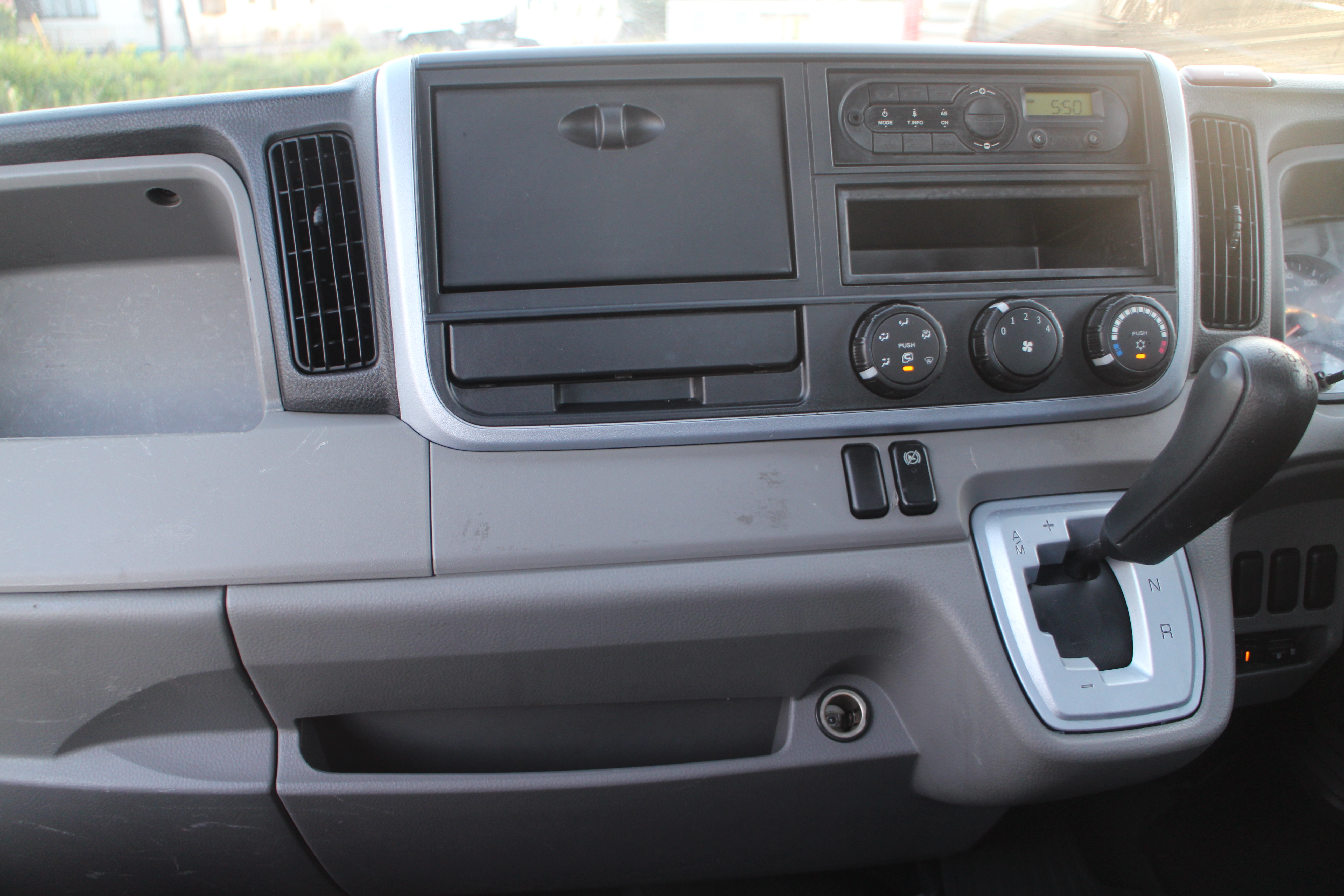 キャンター　２トン　平ボディー　250616　|中古トラックの販売・買取・査定のアイナビ