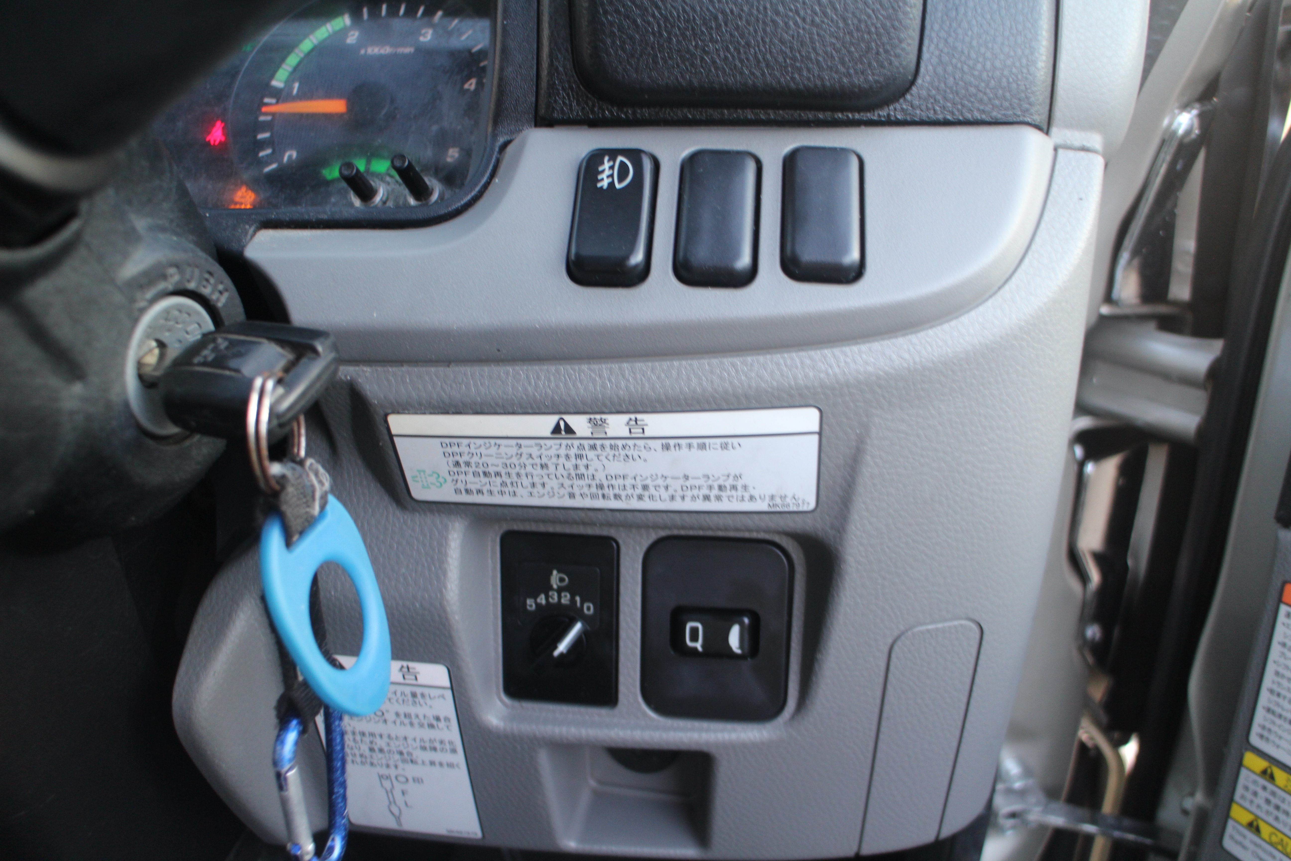 キャンター　２トン　平ボディー　250616　|中古トラックの販売・買取・査定のアイナビ