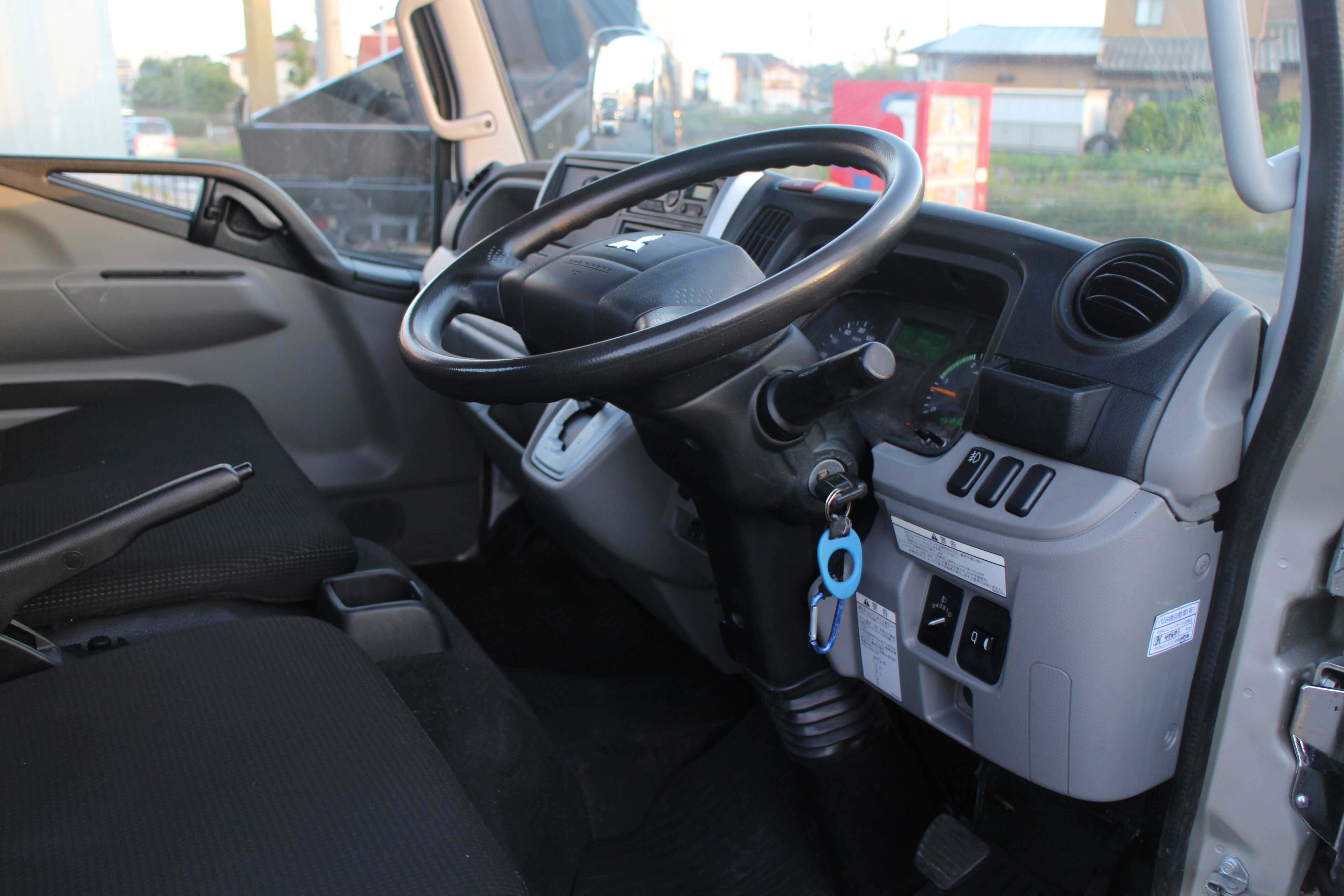 キャンター　２トン　平ボディー　250616　|中古トラックの販売・買取・査定のアイナビ