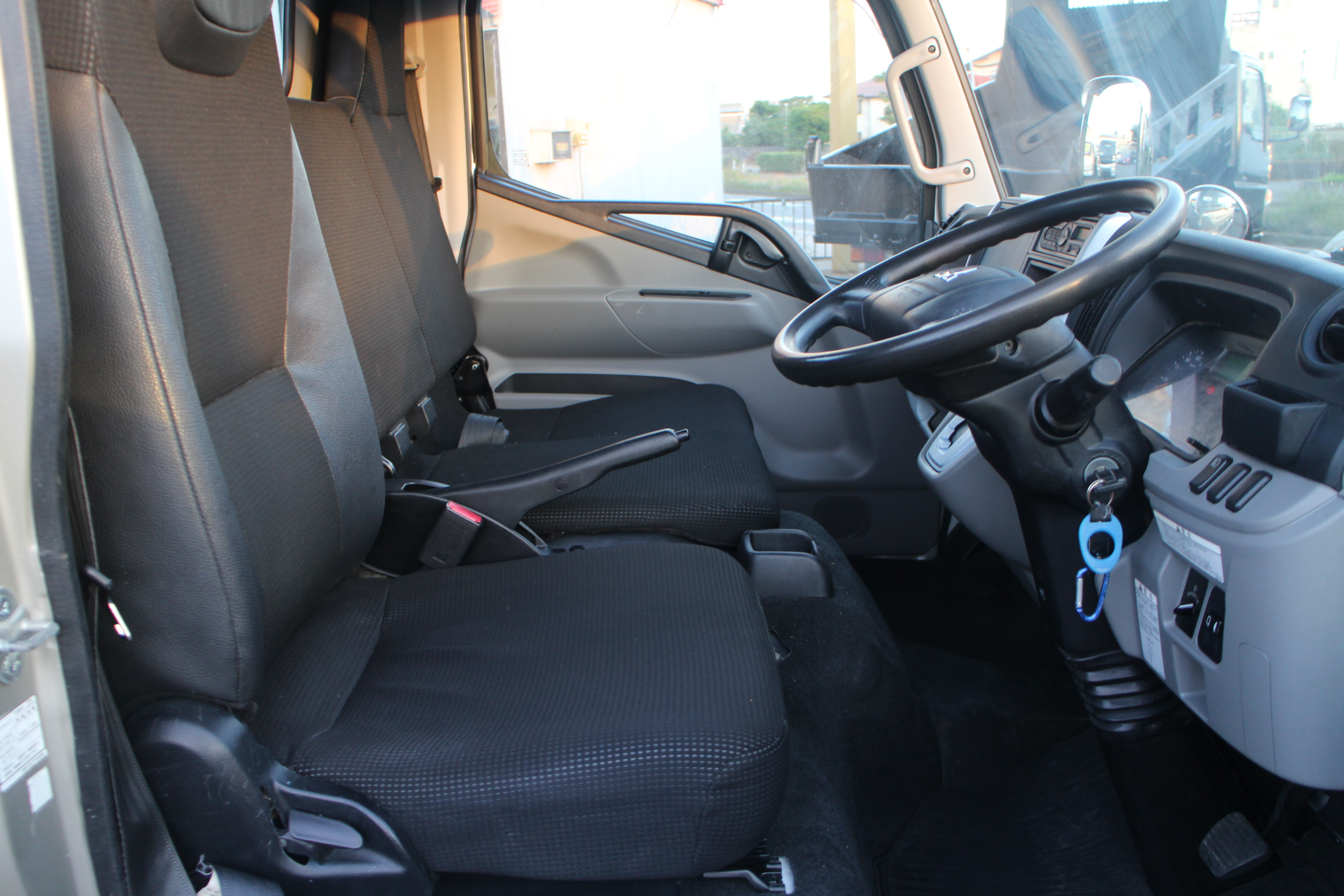 キャンター　２トン　平ボディー　250616　|中古トラックの販売・買取・査定のアイナビ