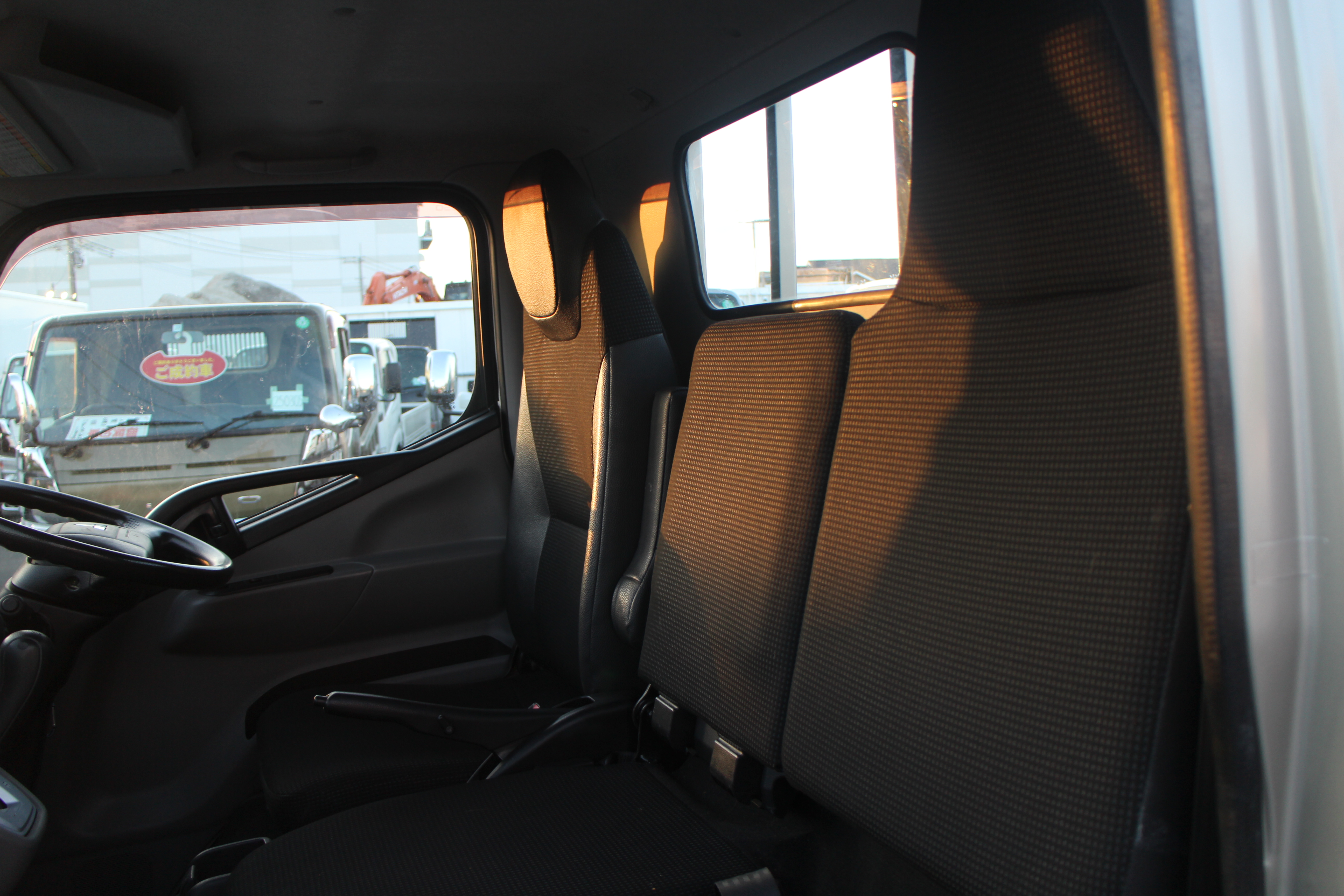 キャンター　２トン　平ボディー　250616　|中古トラックの販売・買取・査定のアイナビ