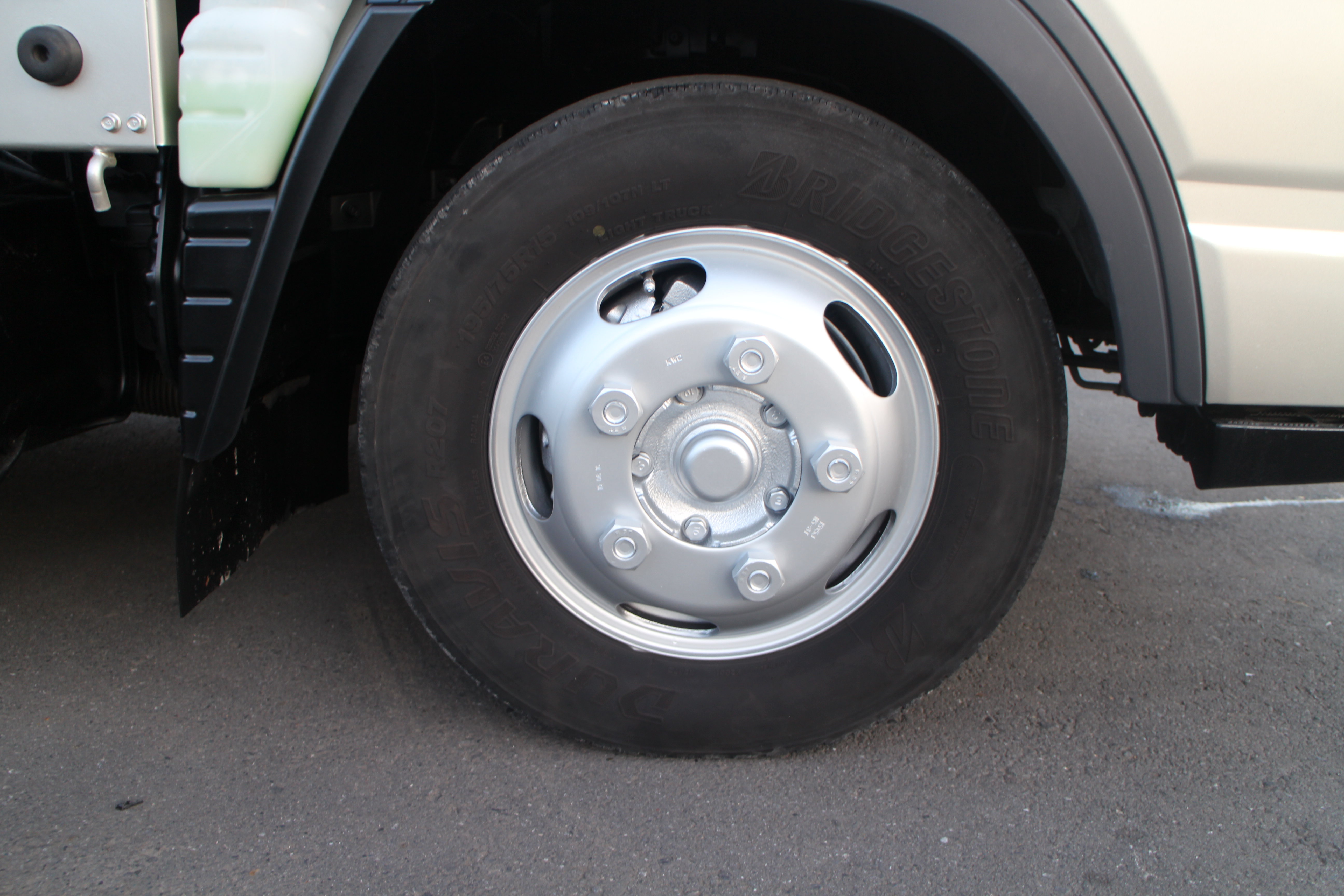 キャンター　２トン　平ボディー　250616　|中古トラックの販売・買取・査定のアイナビ