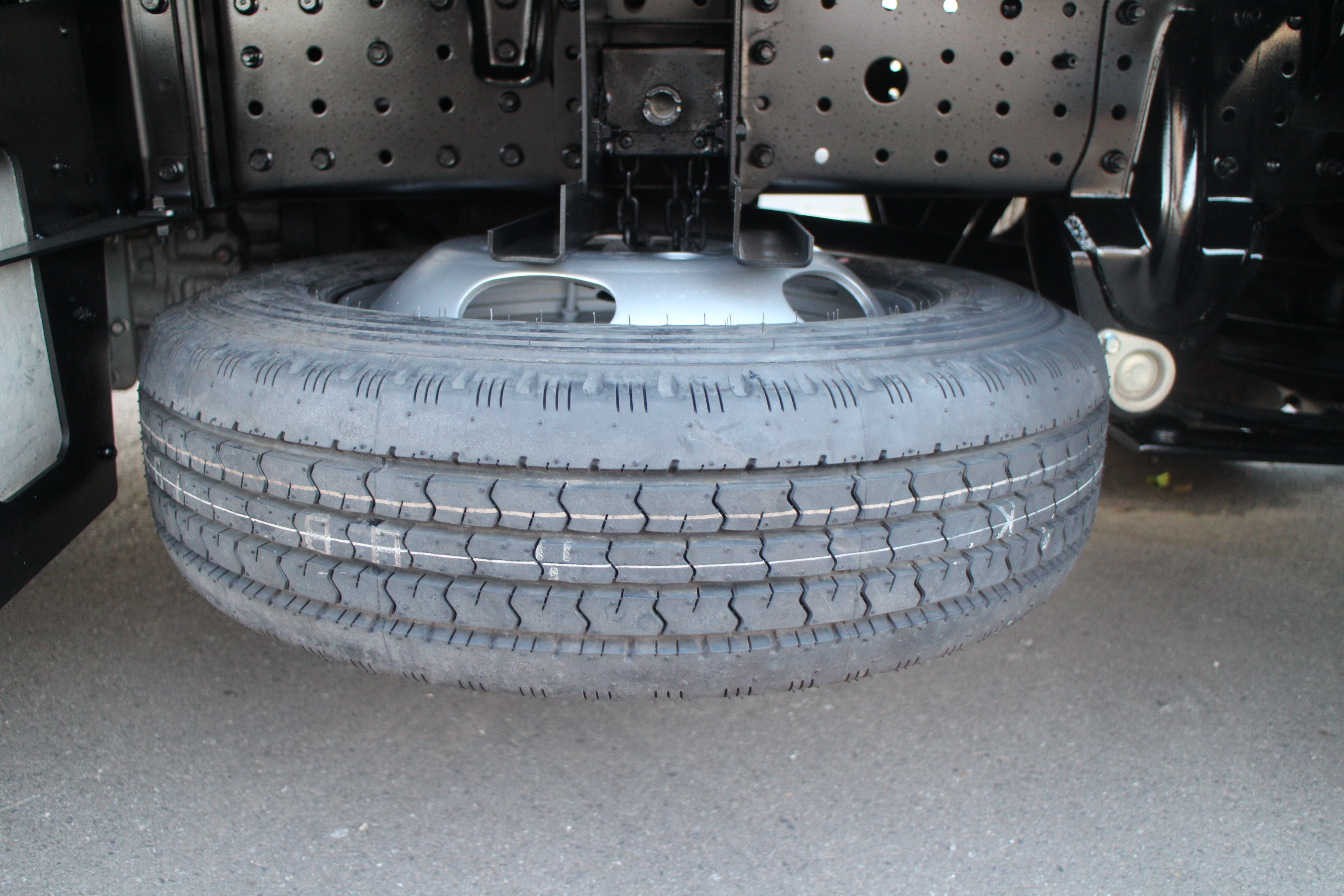 キャンター　２トン　平ボディー　250616　|中古トラックの販売・買取・査定のアイナビ