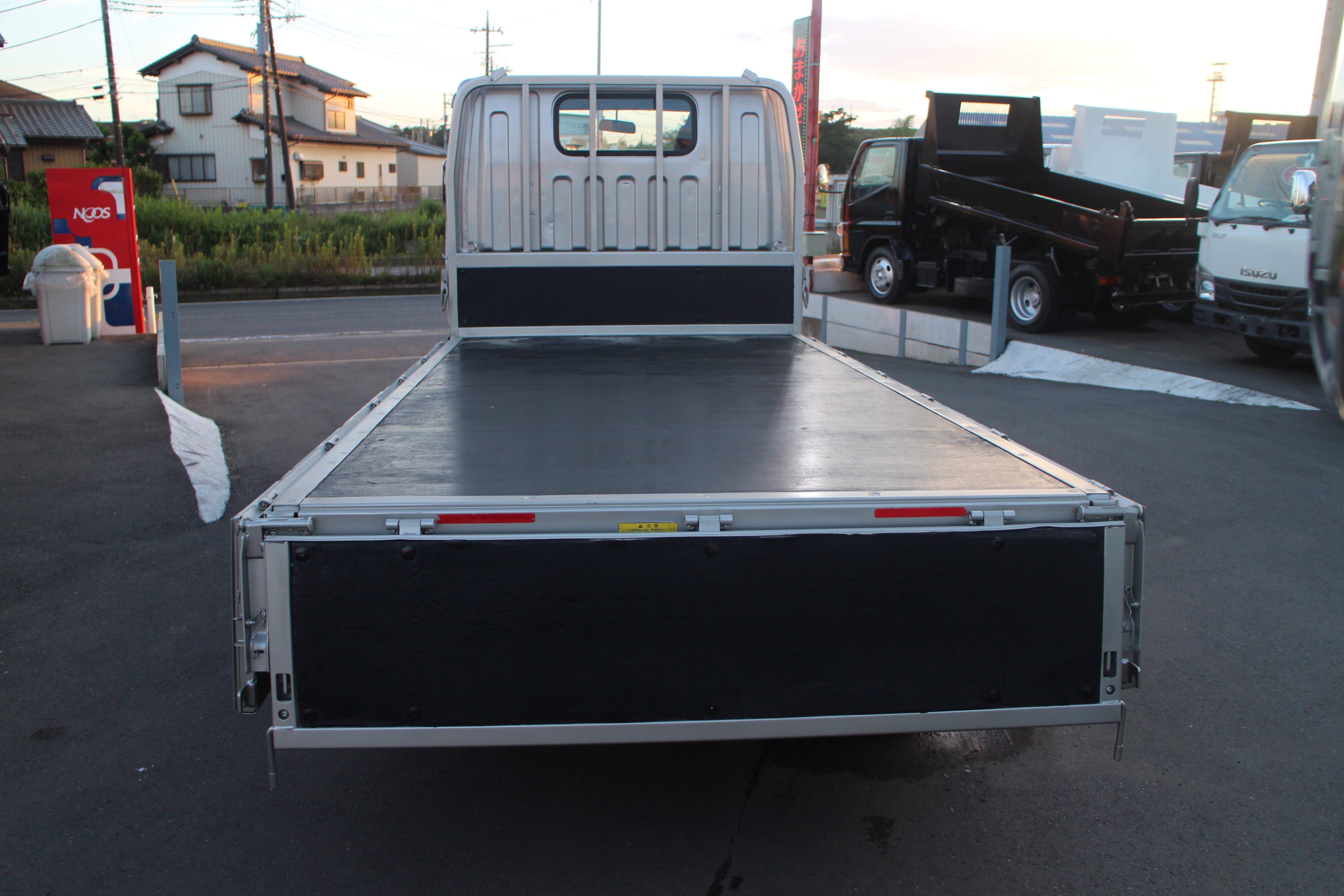 キャンター　２トン　平ボディー　250616　|中古トラックの販売・買取・査定のアイナビ