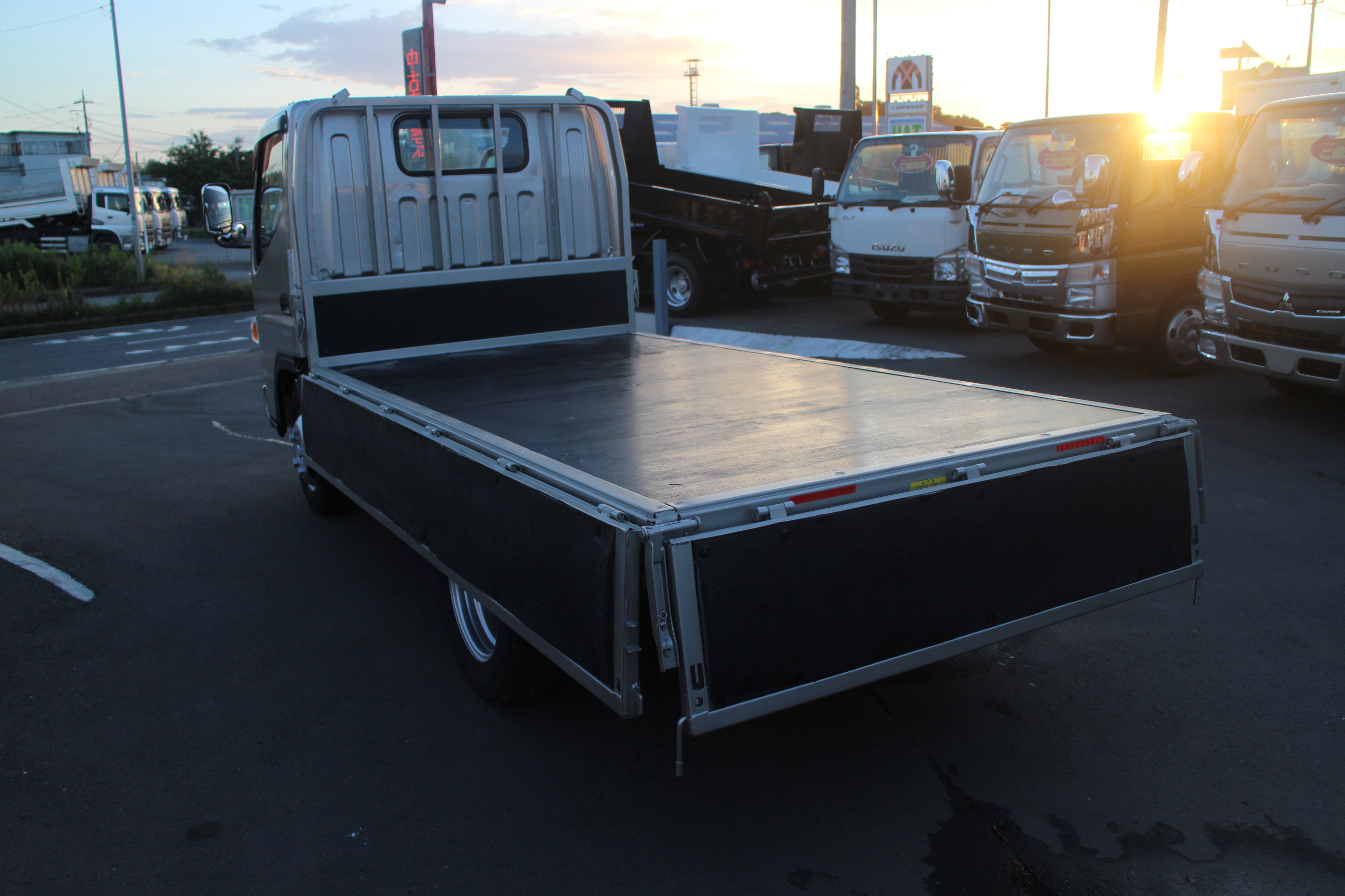 キャンター　２トン　平ボディー　250616　|中古トラックの販売・買取・査定のアイナビ