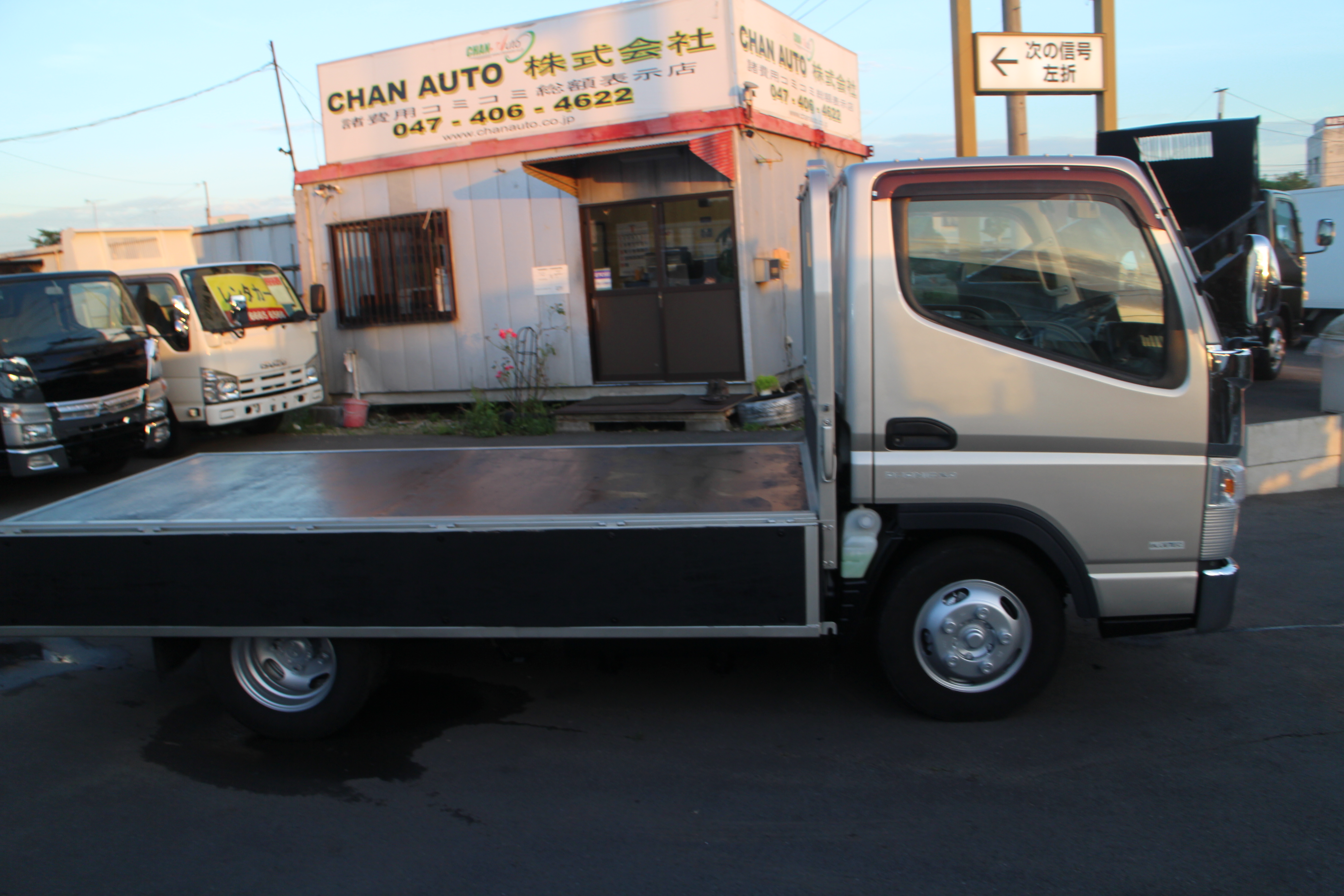 キャンター　２トン　平ボディー　250616　|中古トラックの販売・買取・査定のアイナビ