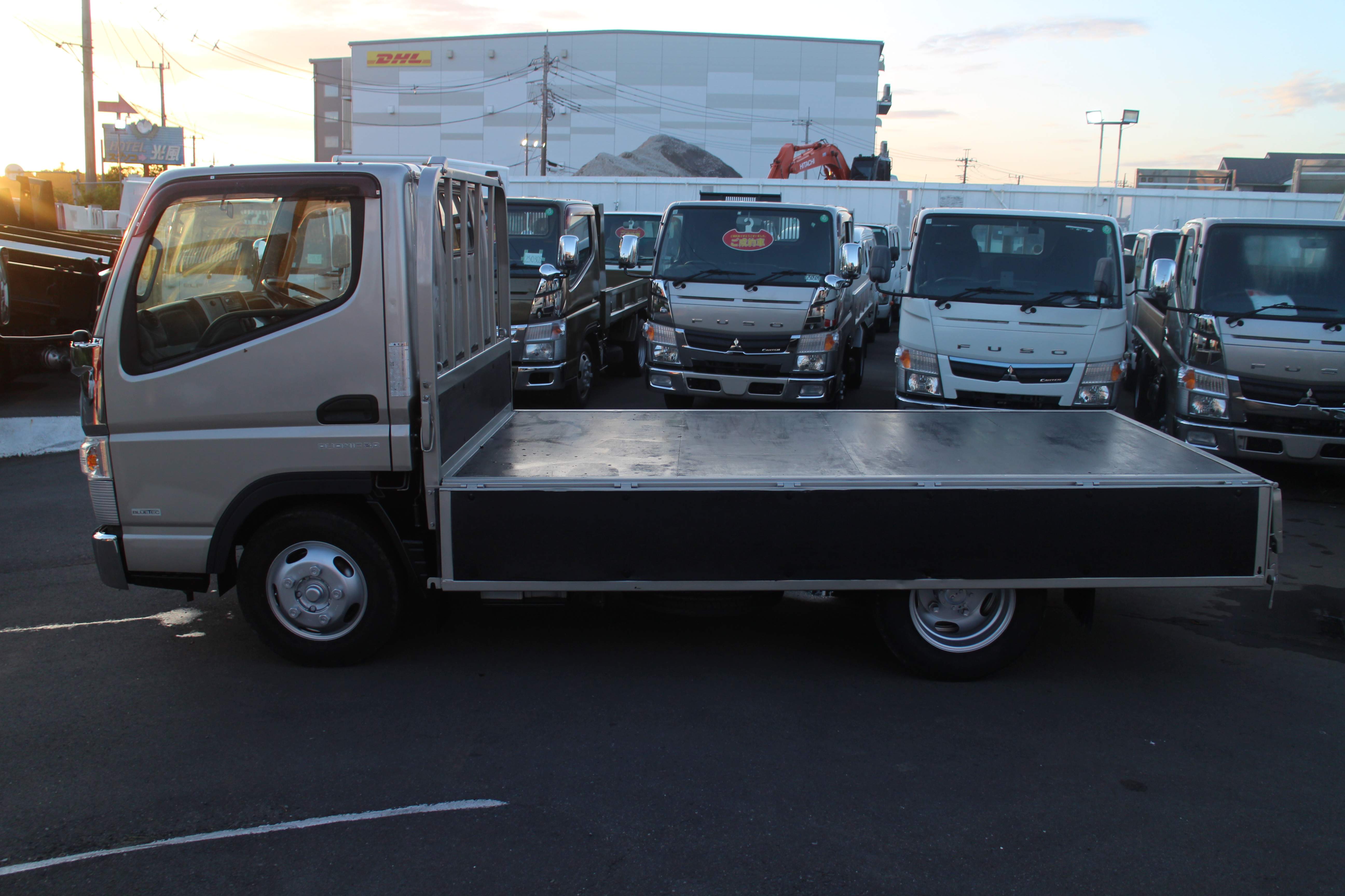 キャンター　２トン　平ボディー　250616　|中古トラックの販売・買取・査定のアイナビ