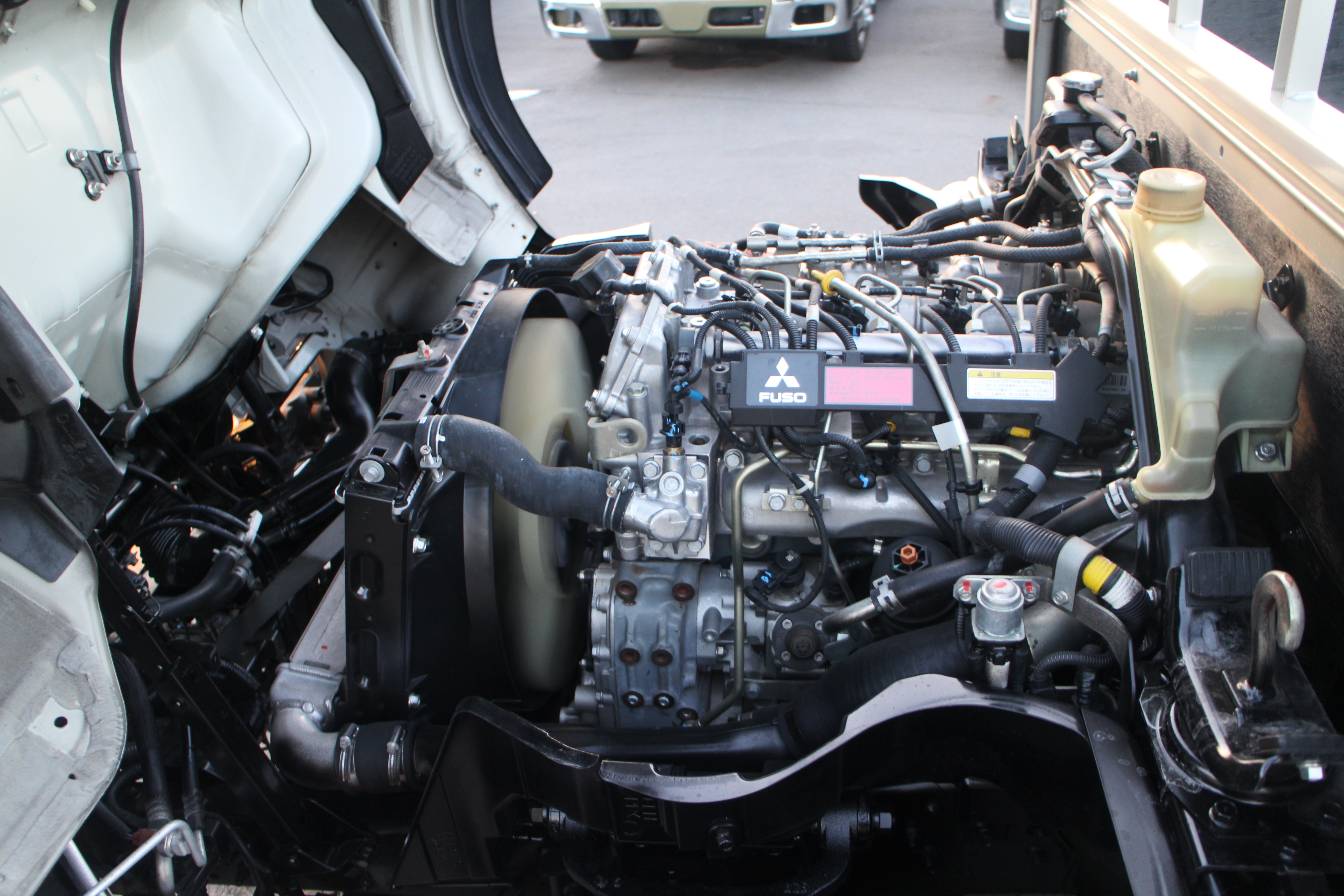 キャンター　２トン　平ボディー　250616　|中古トラックの販売・買取・査定のアイナビ