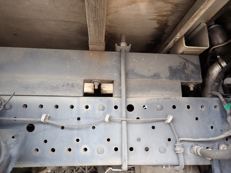 【351061】いすゞ エルフ 平ボディ2重アオリ床鉄板P/G付|中古トラックの販売・買取・査定のアイナビ