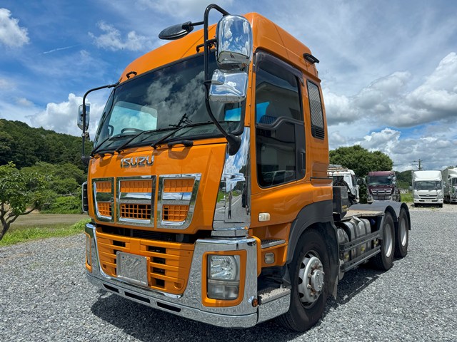 平成25年式☆いすゞギガトラクタヘッド 第五輪荷重11,400t|中古トラックの販売・買取・査定のアイナビ