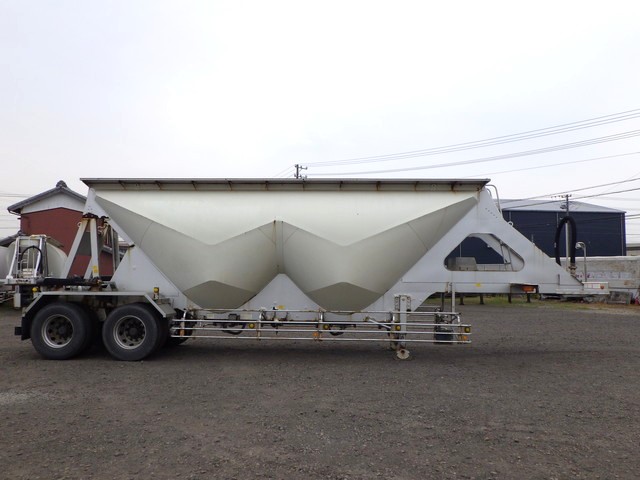 トレクスTNF22401粉粒体運搬セミトレーラー2槽式|中古トラックの販売・買取・査定のアイナビ