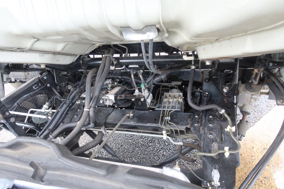 ワイド幅 冷蔵冷凍車 ハイブリッド AT -5℃～30℃設定|中古トラックの販売・買取・査定のアイナビ