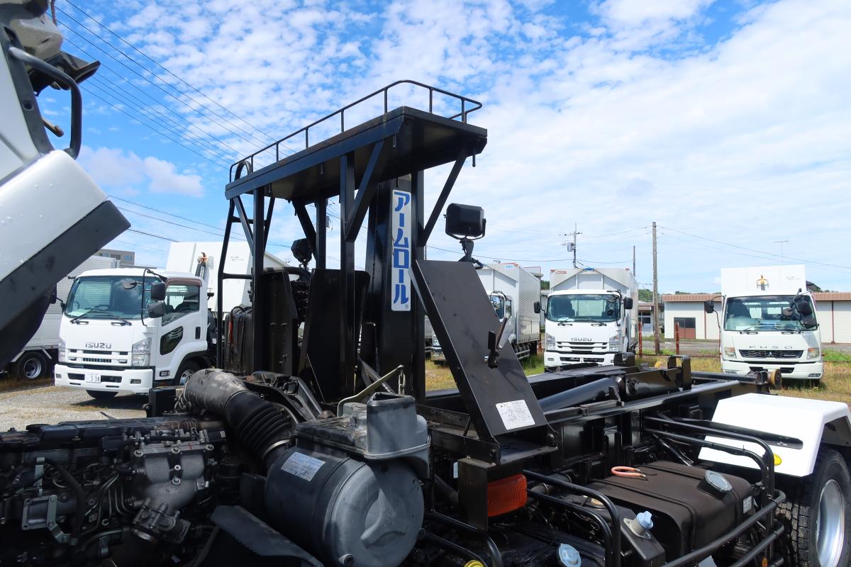 増トンショートキャブ 新明和製アームロール 積載7800kg|中古トラックの販売・買取・査定のアイナビ