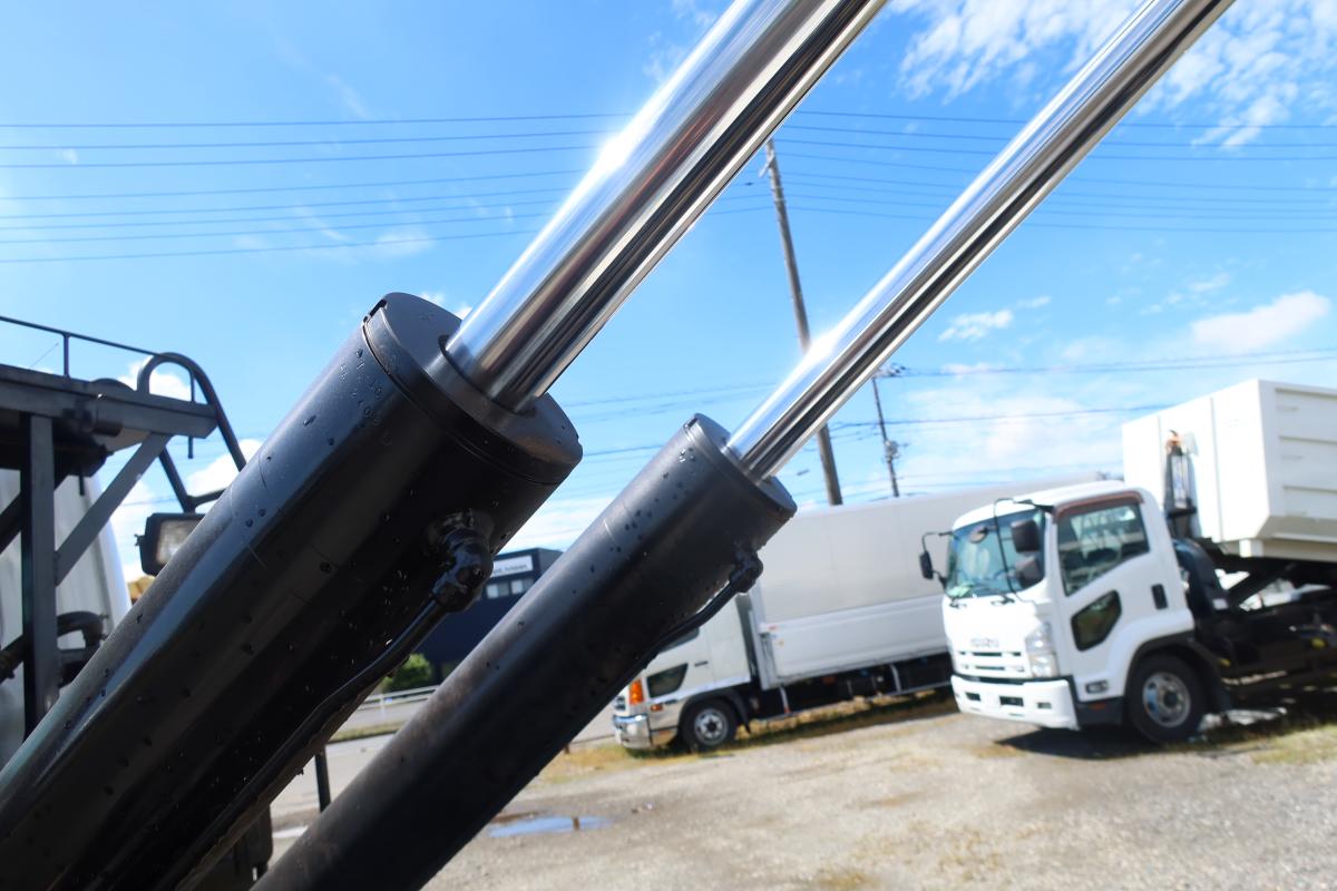 増トンショートキャブ 新明和製アームロール 積載7800kg|中古トラックの販売・買取・査定のアイナビ