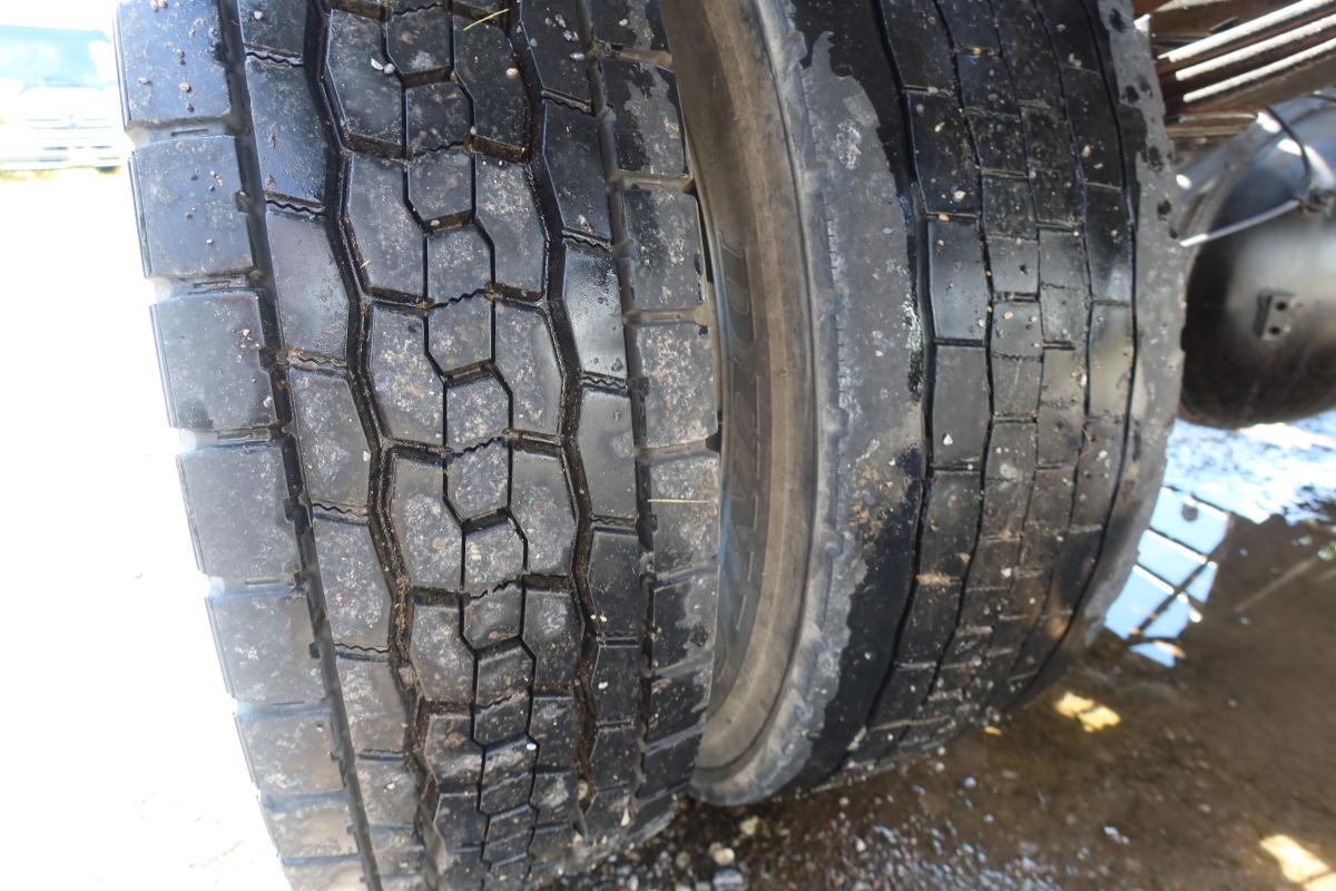 増トンショートキャブ 新明和製アームロール 積載7800kg|中古トラックの販売・買取・査定のアイナビ