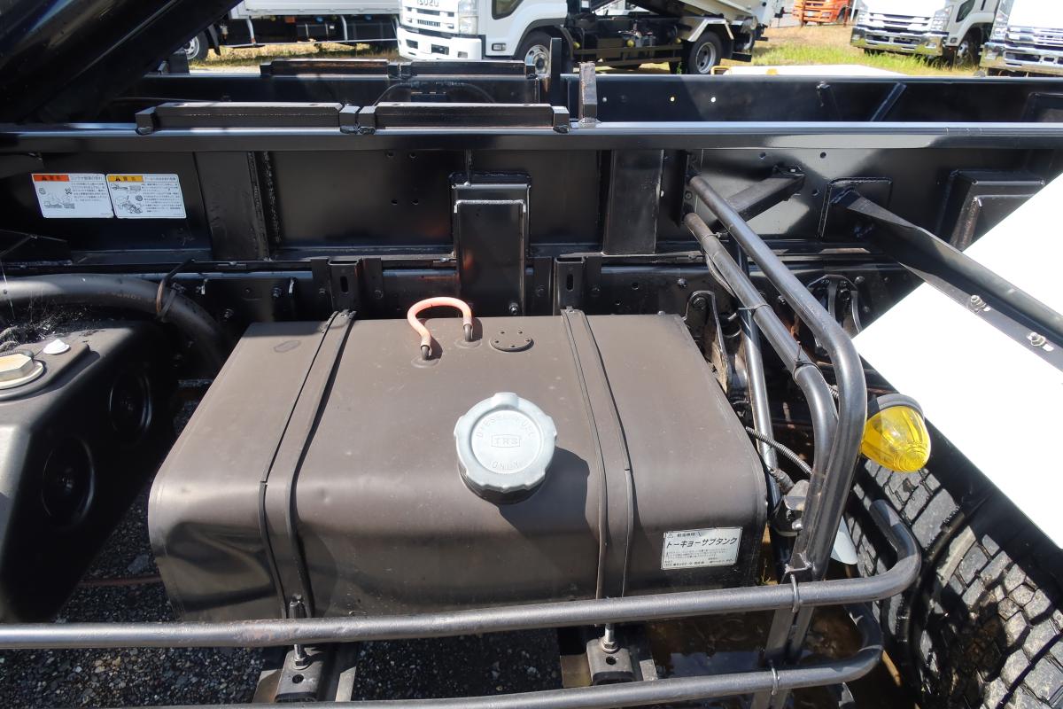 増トンショートキャブ 新明和製アームロール 積載7800kg|中古トラックの販売・買取・査定のアイナビ