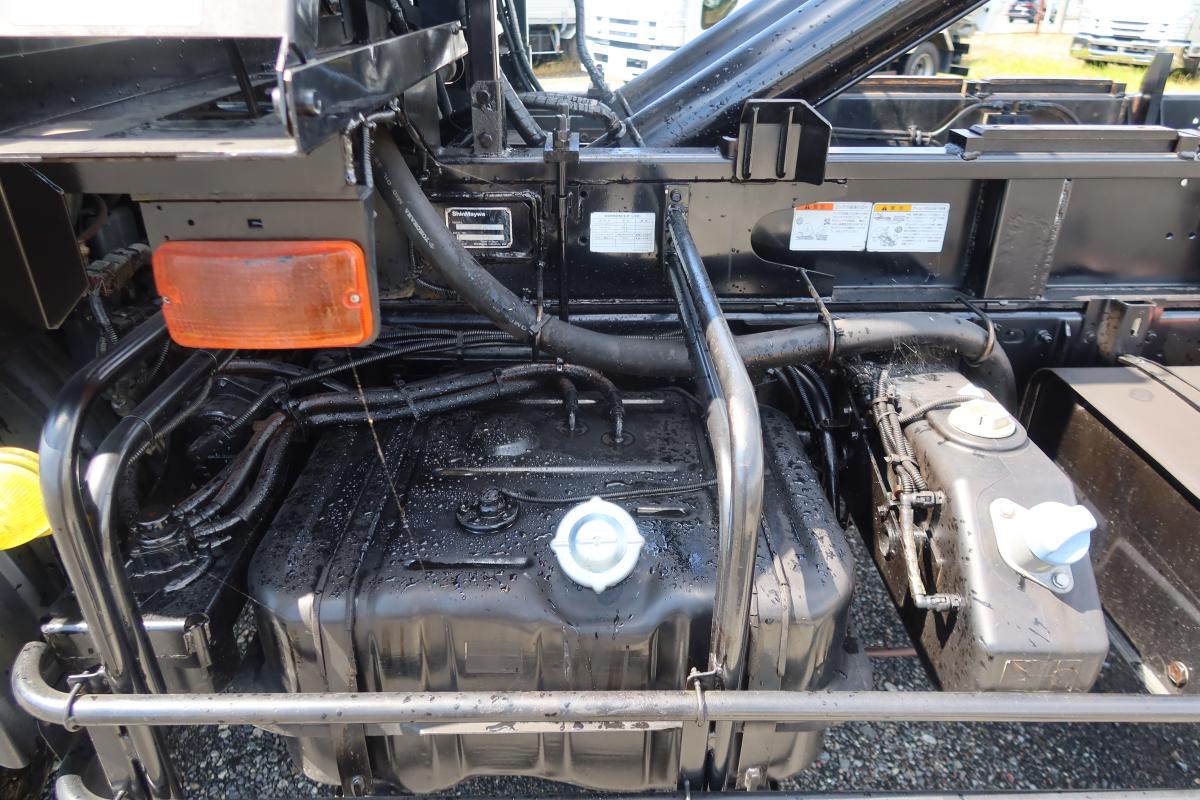 増トンショートキャブ 新明和製アームロール 積載7800kg|中古トラックの販売・買取・査定のアイナビ