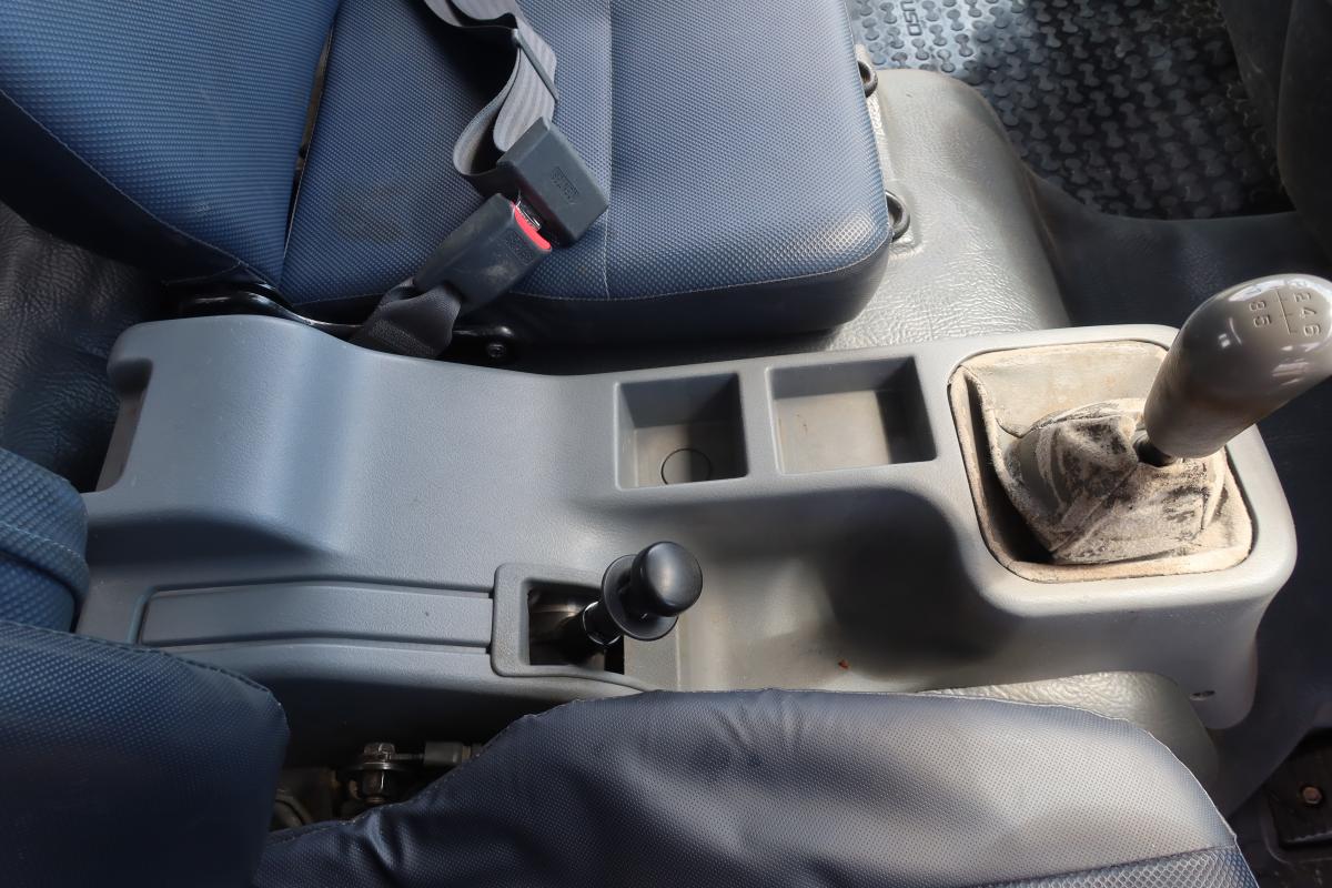 増トンショートキャブ 新明和製アームロール 積載7800kg|中古トラックの販売・買取・査定のアイナビ