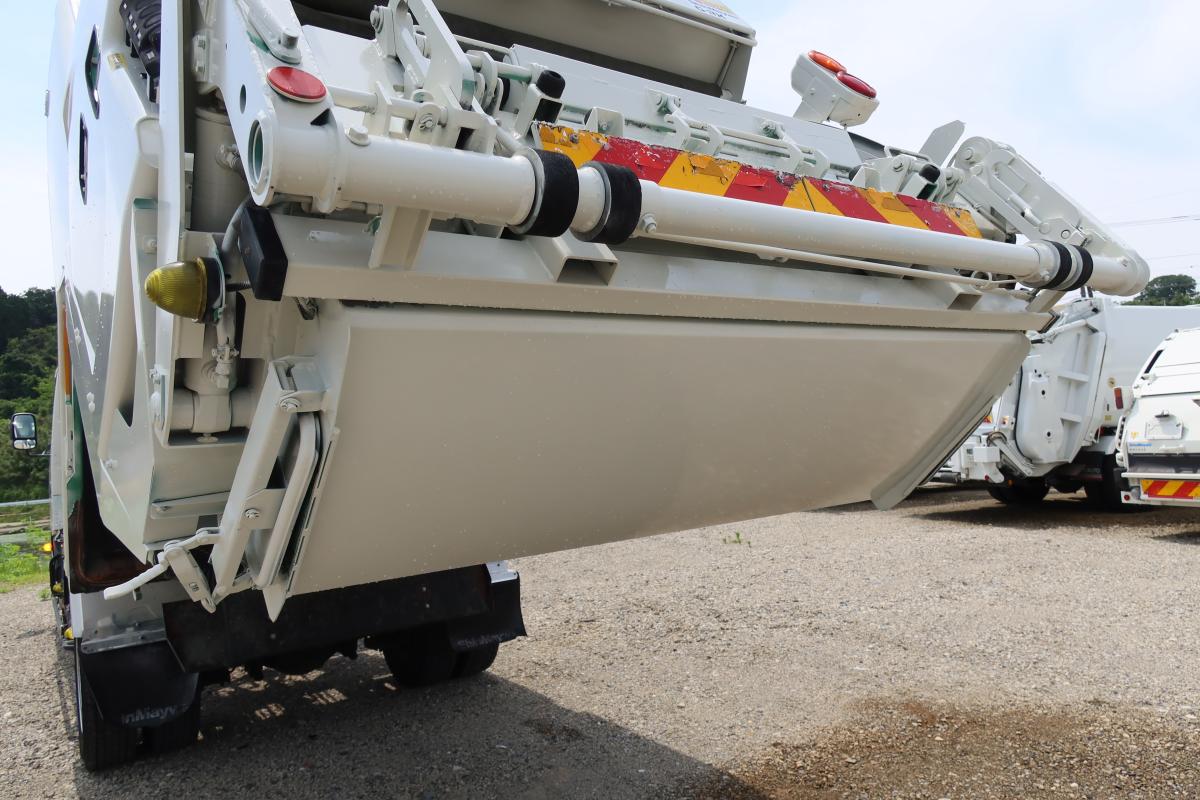 デュトロ ワイド 巻き込みパッカー車 新明和製7.3立米|中古トラックの販売・買取・査定のアイナビ