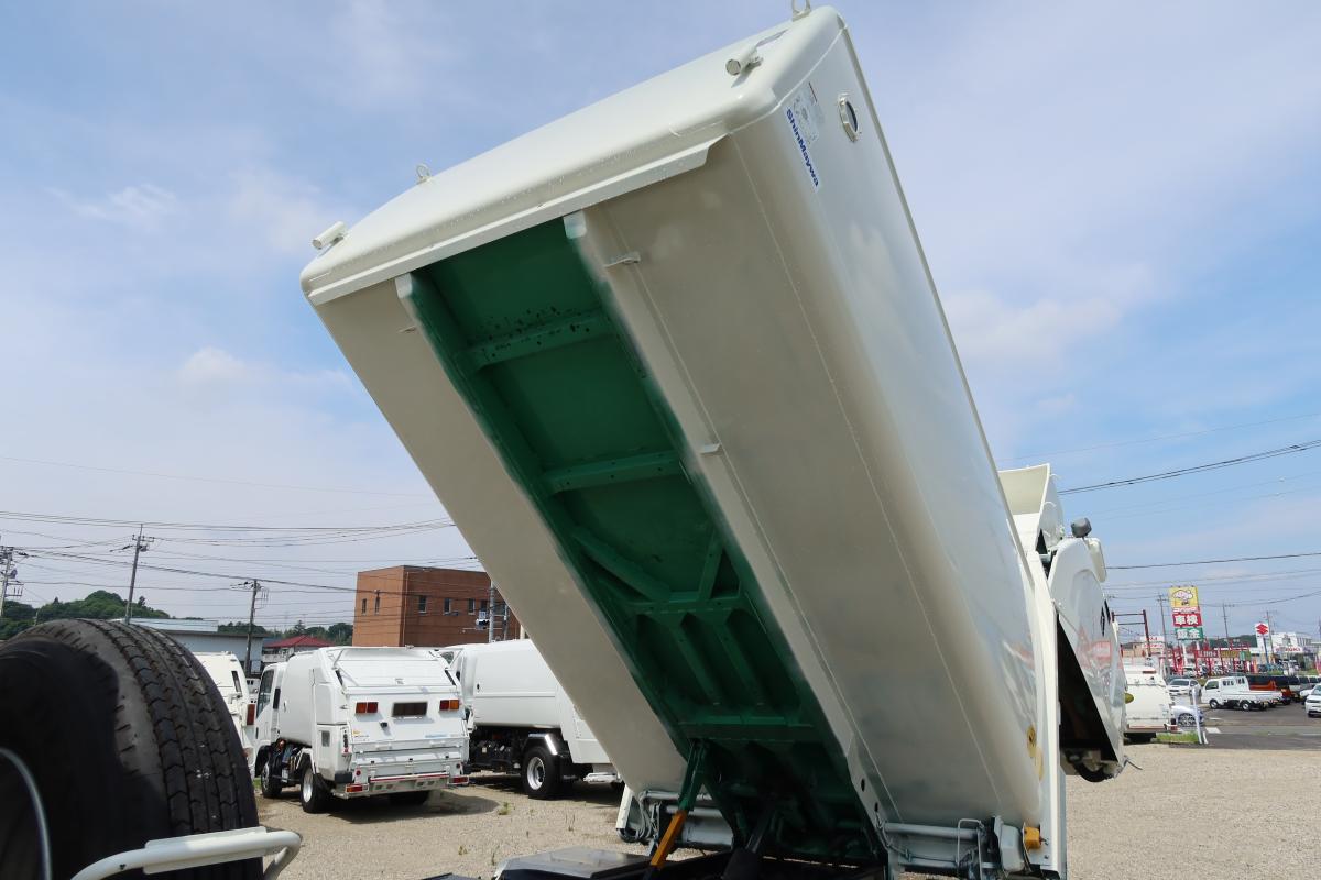 デュトロ ワイド 巻き込みパッカー車 新明和製7.3立米|中古トラックの販売・買取・査定のアイナビ