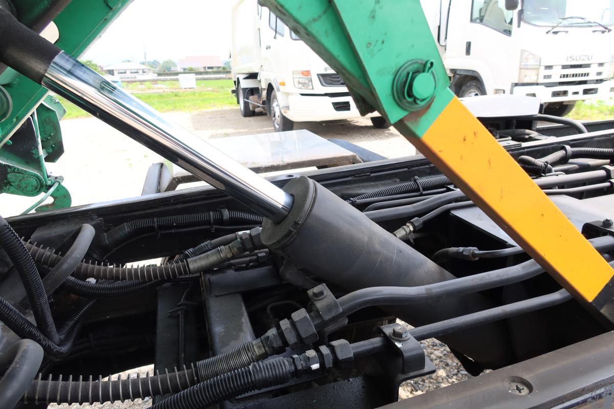 デュトロ ワイド 巻き込みパッカー車 新明和製7.3立米|中古トラックの販売・買取・査定のアイナビ