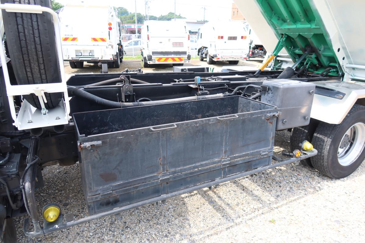 デュトロ ワイド 巻き込みパッカー車 新明和製7.3立米|中古トラックの販売・買取・査定のアイナビ