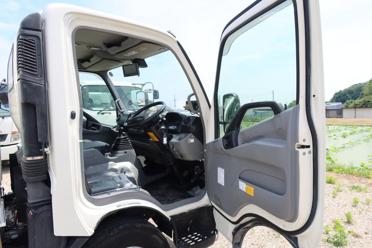 デュトロ ワイド 巻き込みパッカー車 新明和製7.3立米|中古トラックの販売・買取・査定のアイナビ