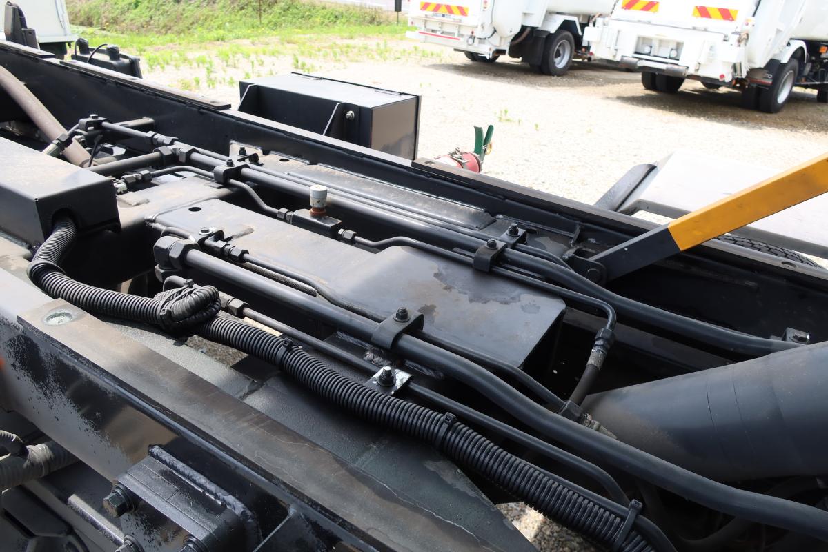 デュトロ ワイド 巻き込みパッカー車 新明和製7.3立米|中古トラックの販売・買取・査定のアイナビ