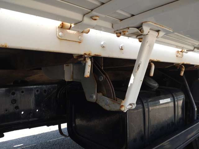 日野自動車レンジャー 4tユニック 4段クレーン ラジコン付|中古トラックの販売・買取・査定のアイナビ