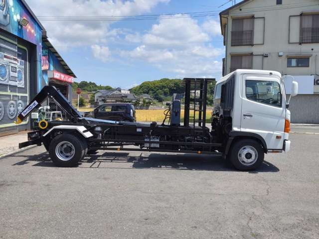 日野自動車レンジャー アームロール ハイブリッド車|中古トラックの販売・買取・査定のアイナビ
