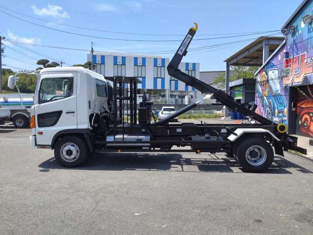 日野自動車レンジャー アームロール ハイブリッド車|中古トラックの販売・買取・査定のアイナビ