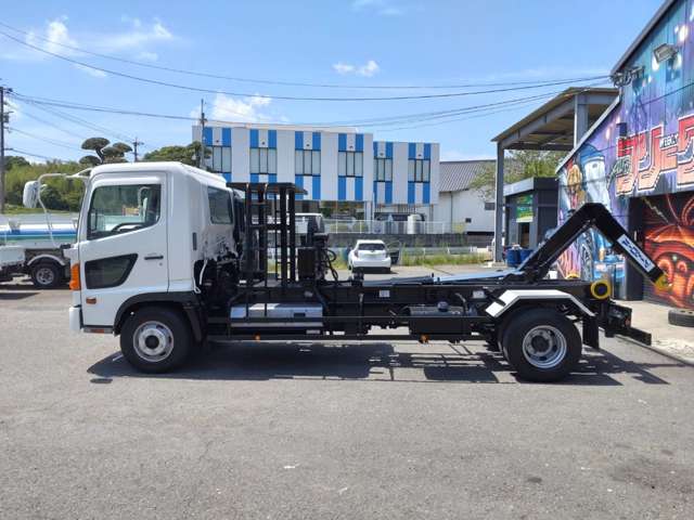 日野自動車レンジャー アームロール ハイブリッド車|中古トラックの販売・買取・査定のアイナビ